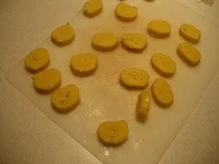 Salchicha y patatas duquesa, fondue de queso Mont-D'or