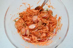 Ensalada crujiente de rábano y zanahoria