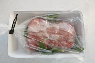 Asado de cerdo con salvia, cocido en bolsa