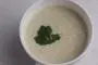 Carne de alcachofa, chalotas y leche para una sopa suave.
