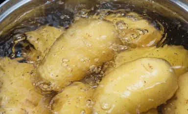cocción de patatas en agua