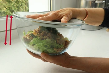 Mezclando en una ensaladera