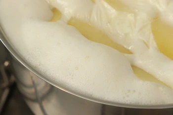 mousse sobre patatas: primer plano