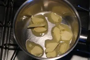 Mantequilla derretida en trocitos