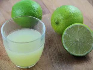 Zumo de limon verde