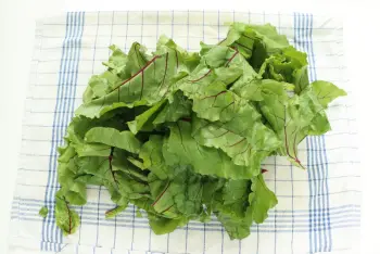 Pesto de hojas de remolacha