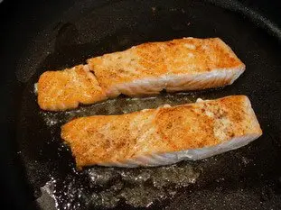 Salmón asado con crema de canónigos (mache) : Foto de la etapa11
