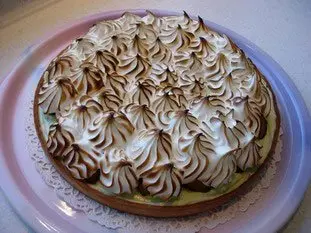 Tarta de merengue con peras y limon verde
