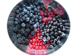 Salteado de frutas pequeñas con sabayón gratinado : Foto de la etapa1