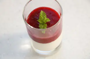 Panna cotta de ciruelas y almendras