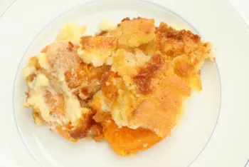 Clafoutis de albaricoque y crema de almendras