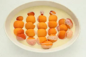 Clafoutis de albaricoque y crema de almendras