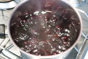 Fresas a la reducción de vino tinto, tomillo y limon : Foto de la etapa3
