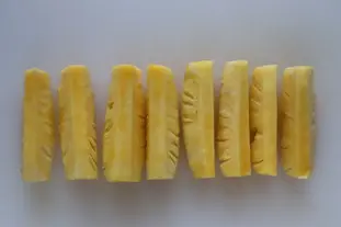 Piña Victoria confitada con miel y especias