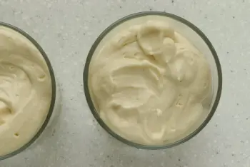 Verrine de pera y fresas con crema de tiramisú