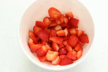 Verrine de pera y fresas con crema de tiramisú