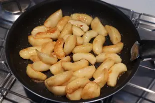 Galleta esponjosa con manzanas caramelizadas : Foto de la etapa10