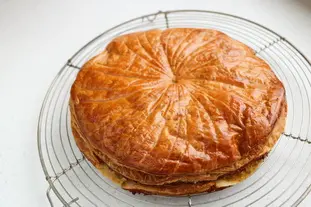 Roscón de reyes con crema de almendras