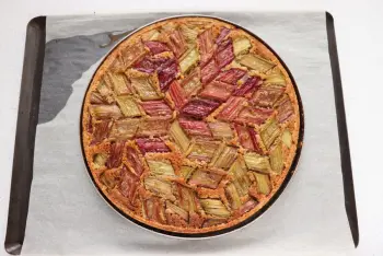 Tarta de ruibarbo y avellanas