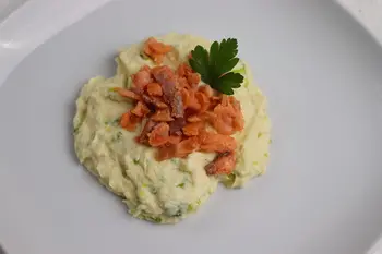 Coliflor cremosa con salmón ahumado