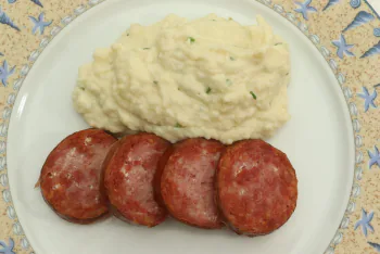 Salchicha de Morteau y puré de coliflor ahumada