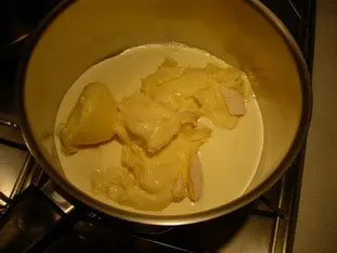 Salchicha y patatas duquesa, fondue de queso Mont-D'or : Foto de la etapa26