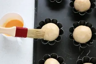 Huevos con cáscara de brioche