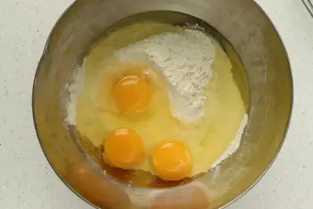 Pastel de tomate, mostaza y atún