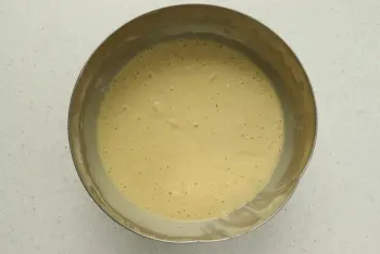 Pastel de tomate, mostaza y atún