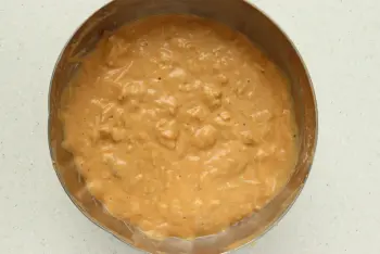 Pastel de tomate, mostaza y atún