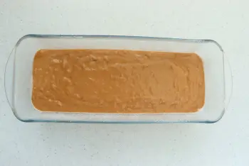 Pastel de tomate, mostaza y atún
