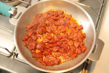 Pastel de chorizo con aceitunas y tomates en conserva : Etapa 3
