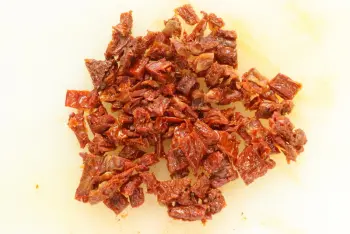 Pastel de chorizo con aceitunas y tomates en conserva : Etapa 4