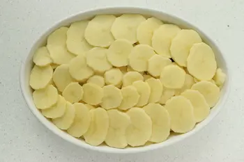 Gratinado de patatas con colmenillas y vino amarillo