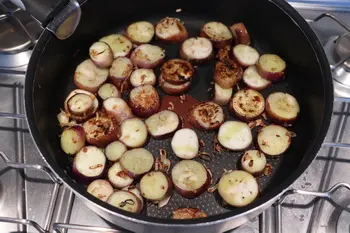 Coliflor y berenjena morada con pesto griego : Foto de la etapa7