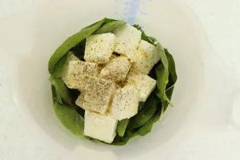 Judías verdes con crema de feta y albahaca