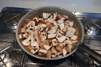 Polenta con alcachofas y champiñones