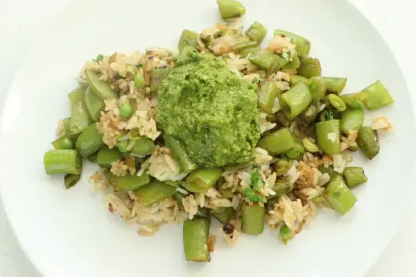 Guisantes nuevos al pesto
