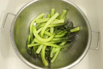 Espárragos verdes asados con limón y parmesano : Etapa 3