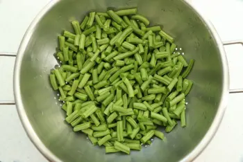 Judías verdes salteadas con pesto y trocitos de tocino : Etapa 1