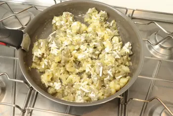 Puré de patatas, alcachofas y queso feta : Etapa 6