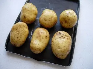 Patatas al horno, mantequilla o crema con hierbas : Foto de la etapa1