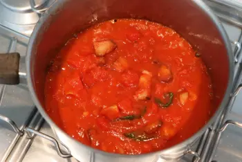 Tagliatelle con rillones y tomates