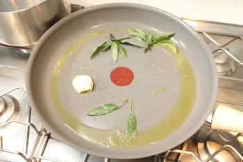 Pasta con tomates cherry y hierbas aromáticas : Etapa 2