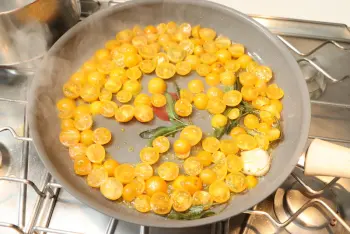 Pasta con tomates cherry y hierbas aromáticas : Etapa 3
