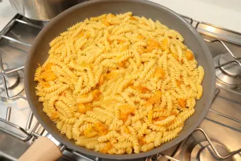 Pasta con tomates cherry y hierbas aromáticas : Etapa 7