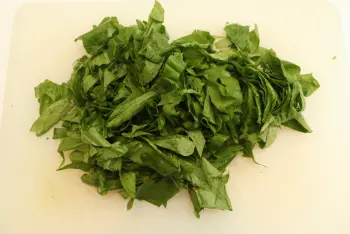 Pasta de Erika con queso feta, salmón, tomates cherry y espinacas : Etapa 3