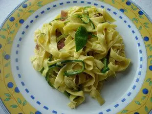 Tagliatelles y spagheti de calabacin a la carbonara