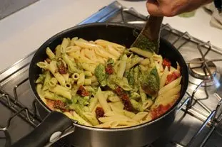 Pasta con pesto y tomate confitado : Foto de la etapa7