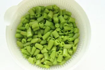 Arroz frito con nabos y guisantes nuevos